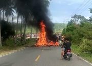 Ratusan Kendaraan Luwuk – Palu Terjebak di Desa Bunga