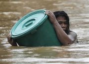 Filipina memburu puluhan orang yang hilang setelah topan paling mematikan tahun ini