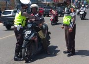 Hari Ke-13 Ops Zebra, Satlantas Polres Sinjai Edukasi Warga Wajib Pakai Masker