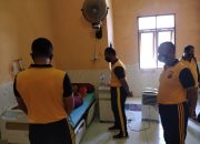Kapolres Buol Besuk Personilnya di RSU Mokoyurli
