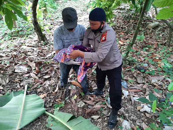 Penemuan mayat bayi didalam kantong plastik Gegerkan warga di Bone