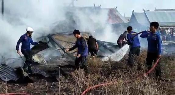 Diamuk si Jago Merah, Rumah Warga Tanrusampe Ratah Dengan Tanah