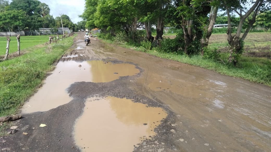 Memprihatinkan, Jalan Poros Kecamatan Bangkala Barat Rusak Parah