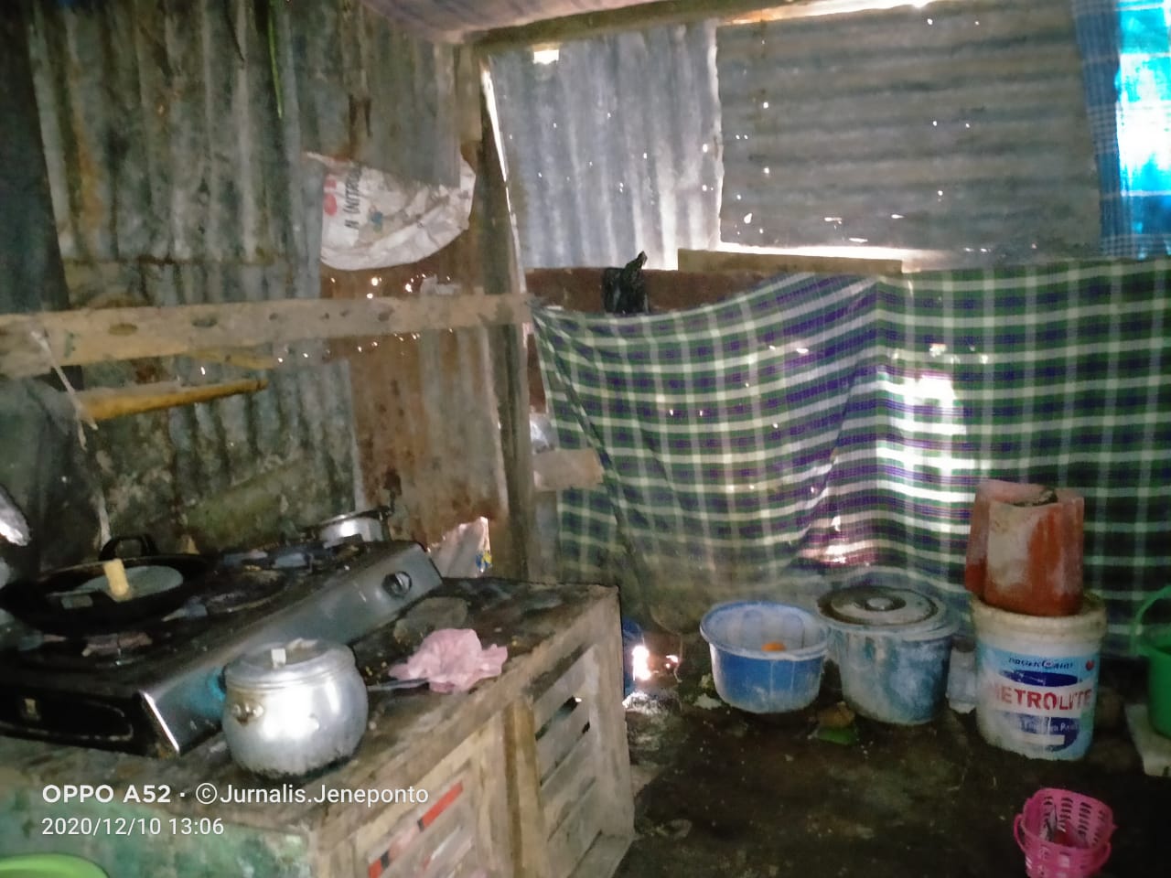 MIRIS...!!! 5 Tahun tinggal di kolom rumah, warga miskin di Bontang mengaku tidak pernah tersentuh bantuan