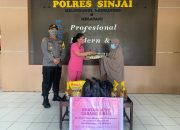 Didampingi Ketua Bhayangkari, Kapolres Sinjai Berikan Bantuan Sembako Kepada PHL