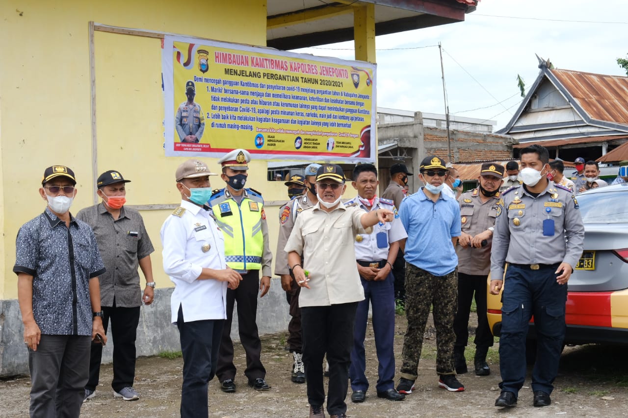Pastikan Kesiapan Personil Gabungan Pengamanan Tahun Baru, Bupati Jeneponto sambangi 2 posko Lilin 2020