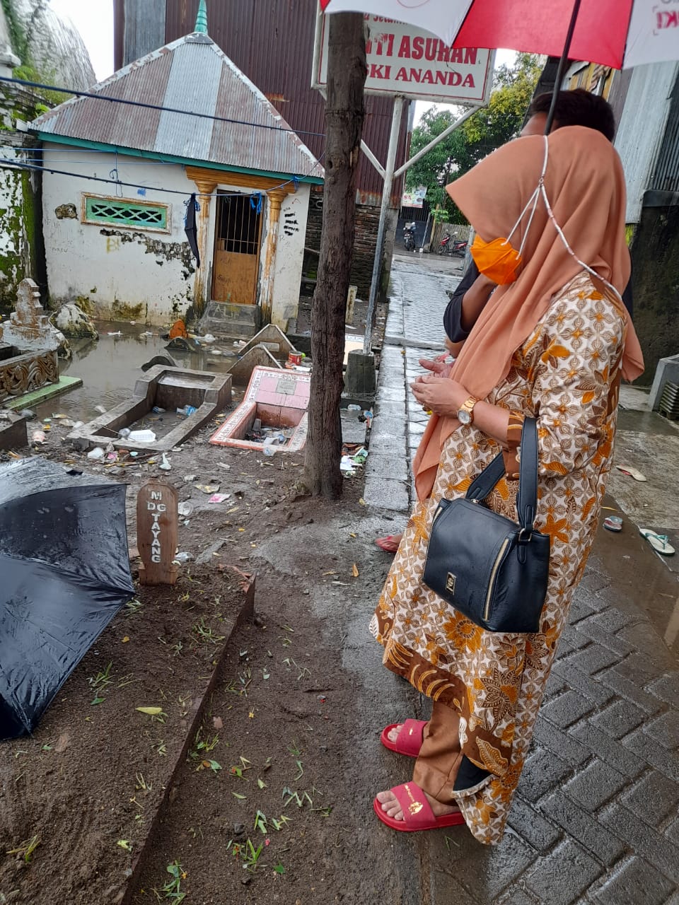 Melayat Ke Rumah Duka, Keluarga Besar LEMBAGA ADAT KERAJAAN GOWA berikan Santunan kepada keluarga Almarhum M Dg. Tayang