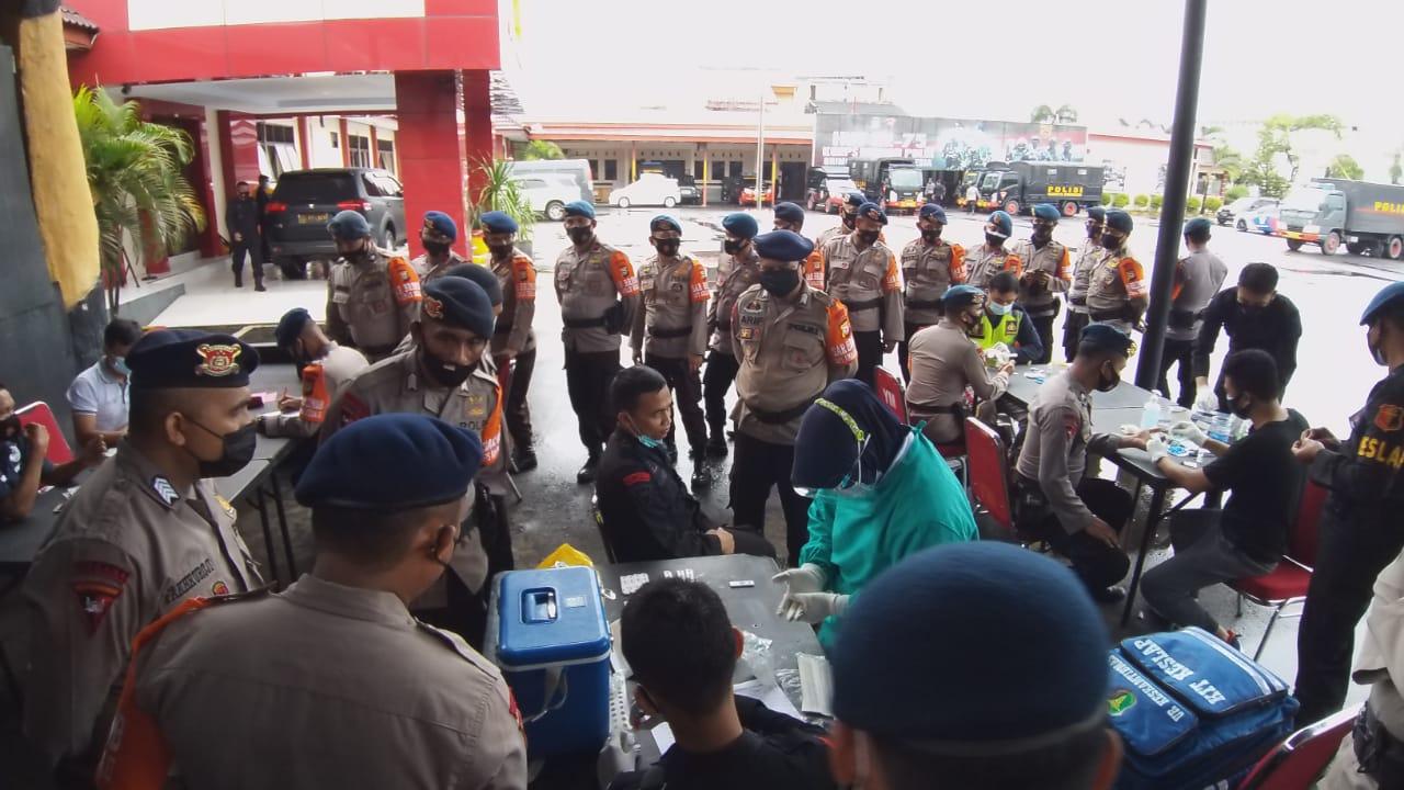 Bantu Korban Gempa, 136 Personel dan Mobil Dapur Satbrimob Polda Sulsel diterjunkan ke Mamuju