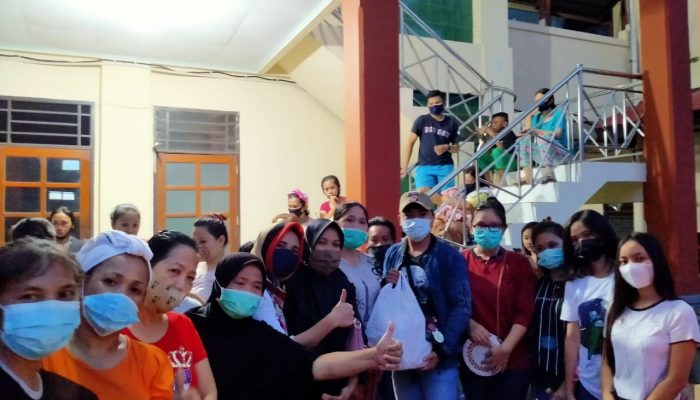 BEM Fakultas pertanian Unsrat Manado beri bantuan ke korban banjir dan tanah longsor