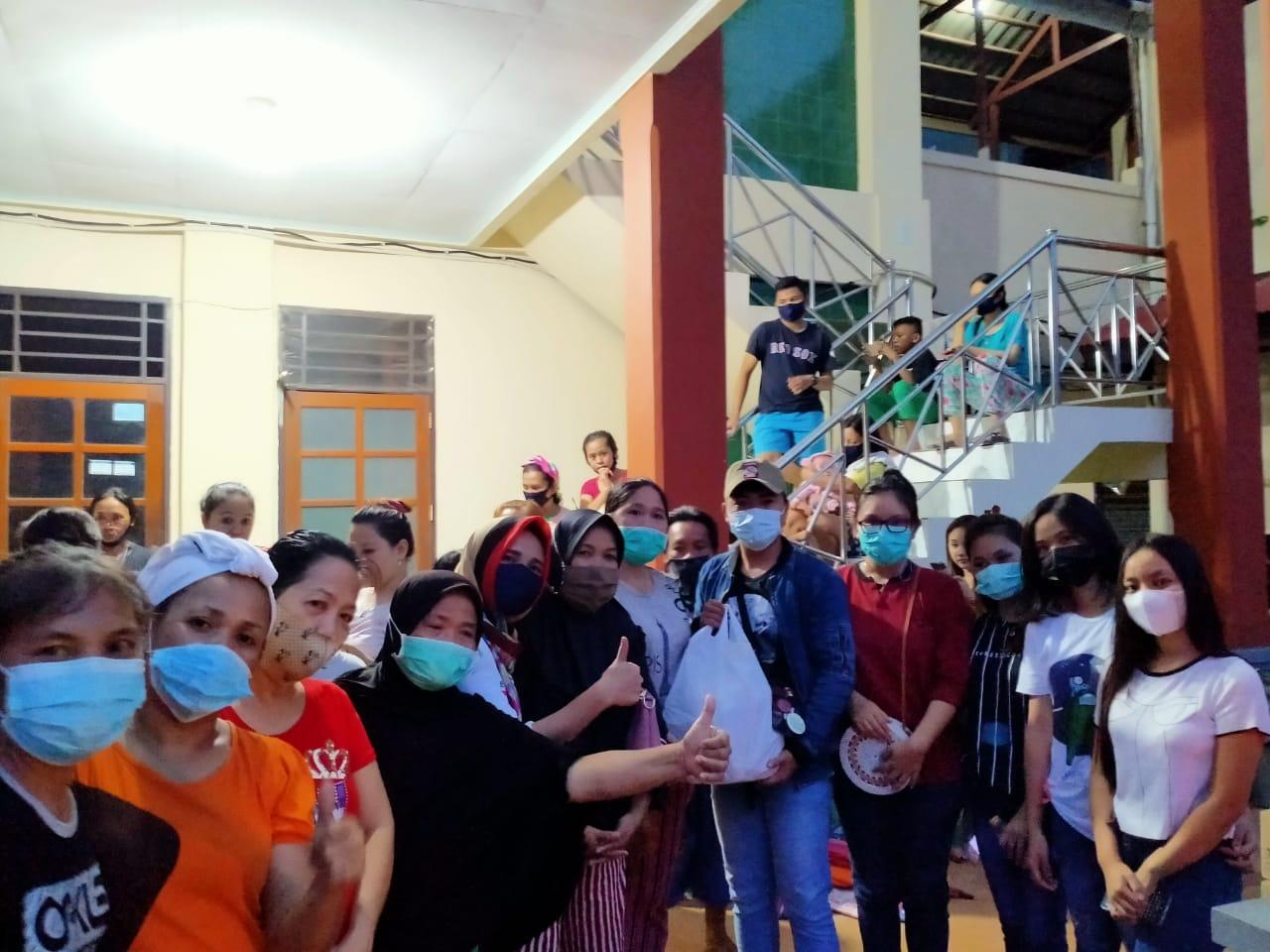 BEM Fakultas pertanian Unsrat Manado beri bantuan ke korban banjir dan tanah longsor