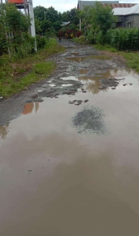 Jalananya Rusak Parah, Warga Manjangloe Harapkan Perbaikan