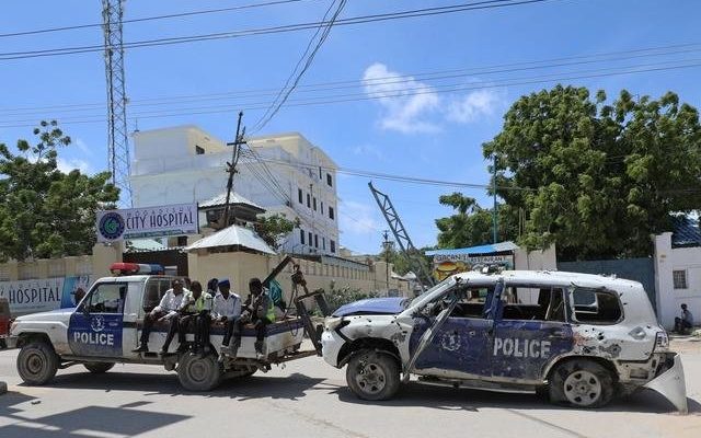 Bom membunuh 12 agen keamanan di Somalia saat para politisi berselisih tentang kepresidenan