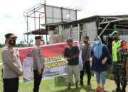 Kapolres Takalar Serahkan Bantuan Kepada Korban Angin Puting Beliung