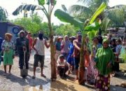 Kecewa, Puluhan Warga Tanam Pohon Pisang dan Serei di Jalan