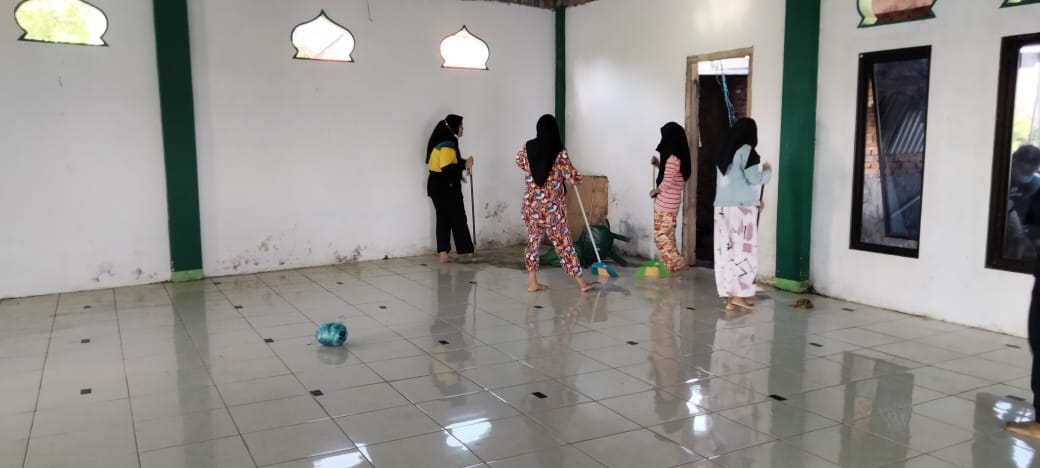 Bangun silahturahmi, BPKel Oi Hidup bersihkan rumah ibadah sebulan sekali di Kota Manado