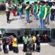 Antisipasi Penularan COVID-19 di Lingkungan Sekolah, Kapolsek bersama Danposramil Suralaga Bagikan maske kepada anak sekolah