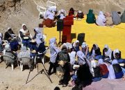 Kekeringan, Penduduk desa Afghanistan mengeluarkan tabungan hidup untuk membangun waduk