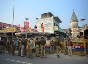 Dalam aksi yang paling menghasut sejak pembongkaran Masjid Babri, Muslim India takut ketika masjid lain dihancurkan