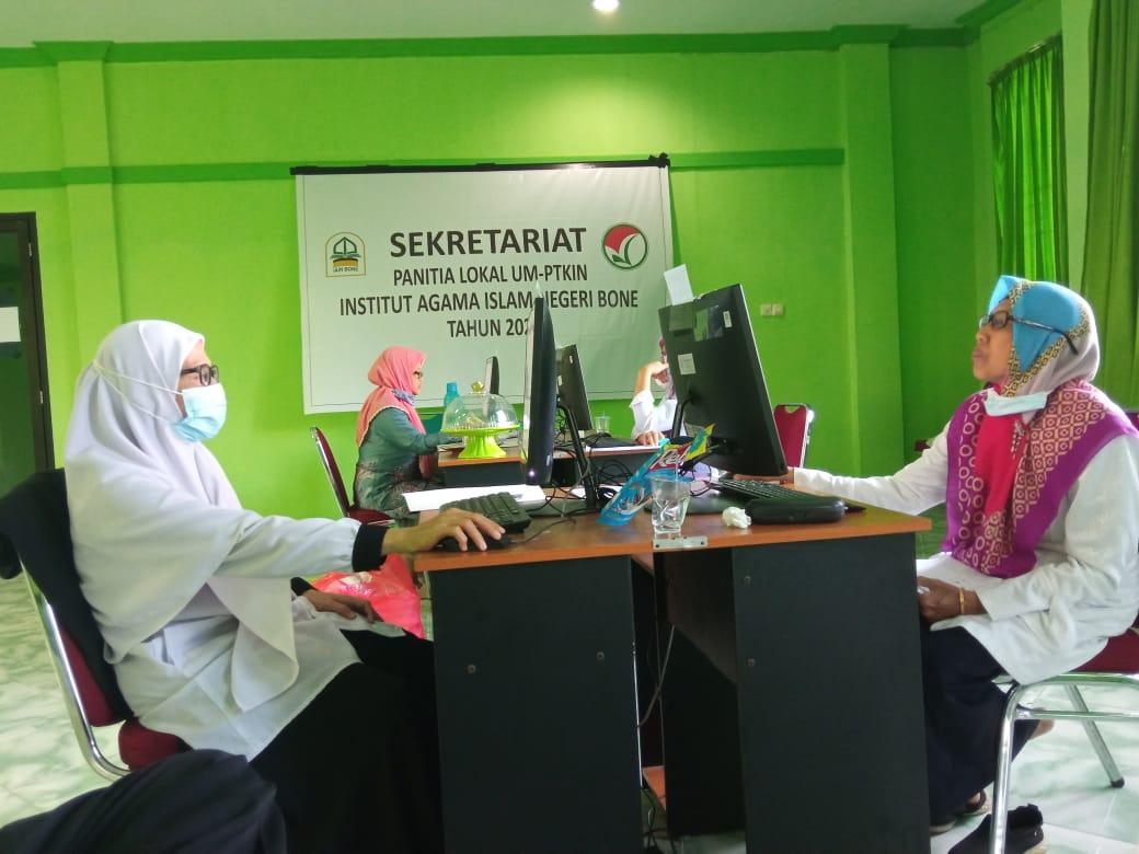 Rektor IAIN Bone pantau Uji Coba Sistem Seleksi Elektronik