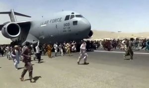 Pesepakbola Afghanistan tewas jatuh dari pesawat AS