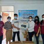 Kunjungi SMP Kristen Solagratia Tongkaina Manado, Komunitas Marijo Belajar serahkan Bantuan Kipas Angin dan Printer