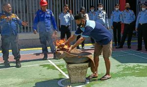 Karung dan Kain Basah Padamkan Api Yang Berkobar Di Rutan Bantaeng