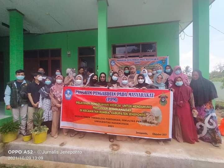 Mahasiswa dan Alumni UNHAS Lakukan Sosialisasi Pendampingan Pengembangan Kedelai di Rumbia