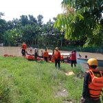 Mandi disungai bocah 10 tahun hanyut terbawa arus sungai sei Belawan Kp lalang , saat ditemukan oleh nelayan sudah tak bernyawa