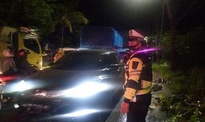 Patroli Blue Light, Personil Polres Sinjai Imbau Warga Jaga Kamtibmas dan Patuhi Protokol Kesehatan