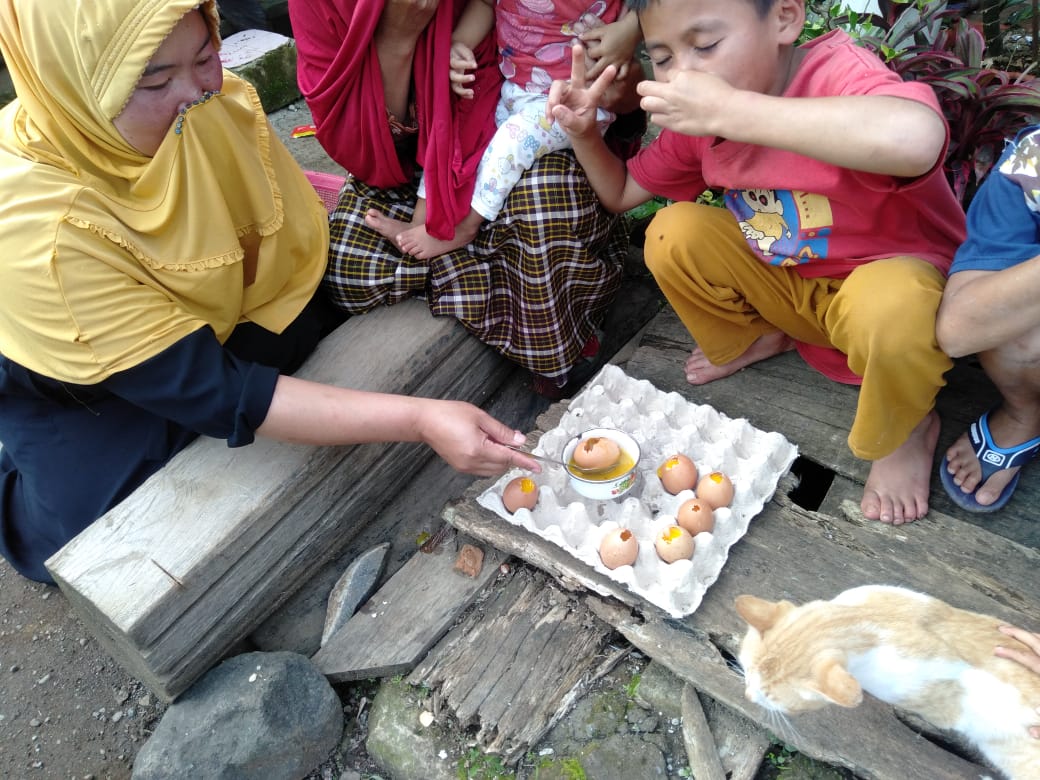 Sejumlah KPM di Desa Ujung Bulu Rumbia Mengaku Menerima Telur Busuk dari Program BPNT