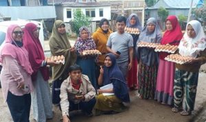 Gerak Cepat, Dinas Sosial Kabupaten Jeneponto Gantikan Telur Busuk Yang Diterima KPM BPNT di Desa Ujung Bulu