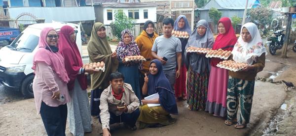 Gerak Cepat, Dinas Sosial Kabupaten Jeneponto Gantikan Telur Busuk Yang Diterima KPM BPNT di Desa Ujung Bulu
