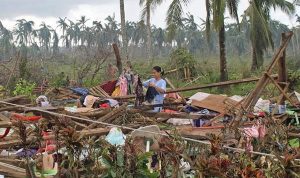 Lebih dari 80 dilaporkan tewas dalam topan Filipina