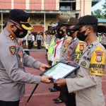 Kapolres Takalar Beri Reward Kepada 16 Personil Berprestasi