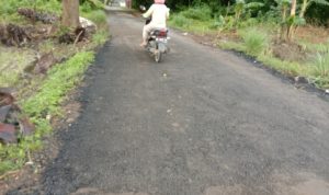 Proyek Pemelihraan Rutin Jalan Kecamatan Pattallassang Diduga “Asal Jadi”