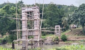 Proyek Pembangunan Jembatan Gantung senilai 250 Juta di Desa Kapita Terbengkalai