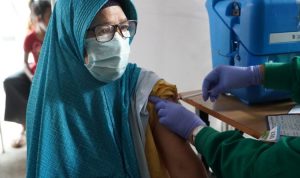 Puncak Gelombang Kenaikan Kasus Omicron Diprediksi Pertengahan Februari, Kemenkes Kebut Vaksinasi Booster di Wilayah Jabodetabe