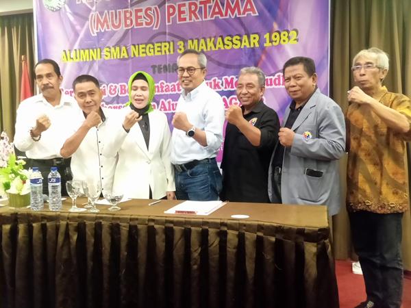 DR. H. IQBAL SULTAN, M.Si KETUA TERPILIH SMAGA 82