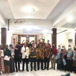 Tingkatkan Pelayanan Madrasah, Kemenag Takalar Serahkan SK Kepada Operator
