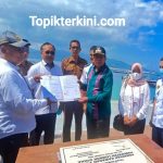 H. Suryadi Jaya Purnama. ST (SJP) Menyerahkan Program Penataan Kawasan Tiga Gili