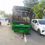 BUS TRANS METRO DELI ANGKUTAN UMUM MILIK PEMKO MEDAN MOGOK DI TENGAH JALAN