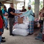 Karang Taruna Pinang Sarumpun Agam Serahkan Bantuan Peduli Gempa Pada Warga Pasaman.