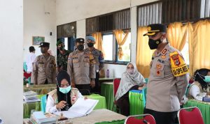 Tinjau Vaksinasi Di SMP Negeri 1 Galut, Kapolres Takalar Apresiasi Petugas Vaksinator
