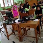 Antusiasme Siswa Siswi SMKN 1 Lubuk Basung Agam Mengikuti Layanan Pembuatan KTP di Sekolah.