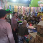 Kapolsek Palupuh Polres Bukittinggi Bersama Personilnya Pantau Ketersediaan Minyak Goreng 