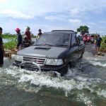 Akibat Banjir Jalan di Desa Tajau Landung Terputus