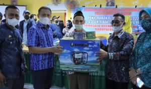 Bupati Takalar Salurkan BLT Untuk 630 KK