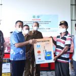 Dorong Produktivitas, Bupati Takalar Serahkan Bantuan Alat Pertanian Dan UMKM