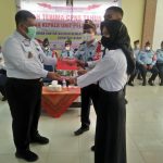 Kepala kantor Wilayah Kementerian Hukum dan HAM Sumbar, Serahkan SK CPNS di Aula Rumah Tahanan Negara kelas IIB Padang