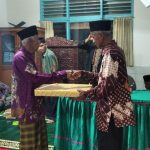 Tim Ramadhan Ninik Mamak 17 Jorong Bamban Berikan Cendra Mata 4 Mesjid Yang Dikunjungi.